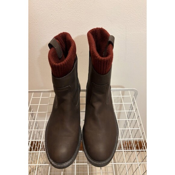 Tommy Hilfiger Red Sweater Top Brown Boots Women’s 10M Slip-ons Gently Used - Picture 2 of 10